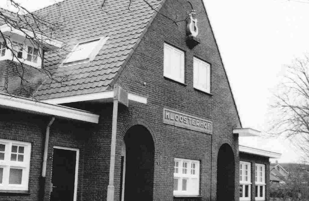 2004 Eigen clubgebouw “Kloosterhof”